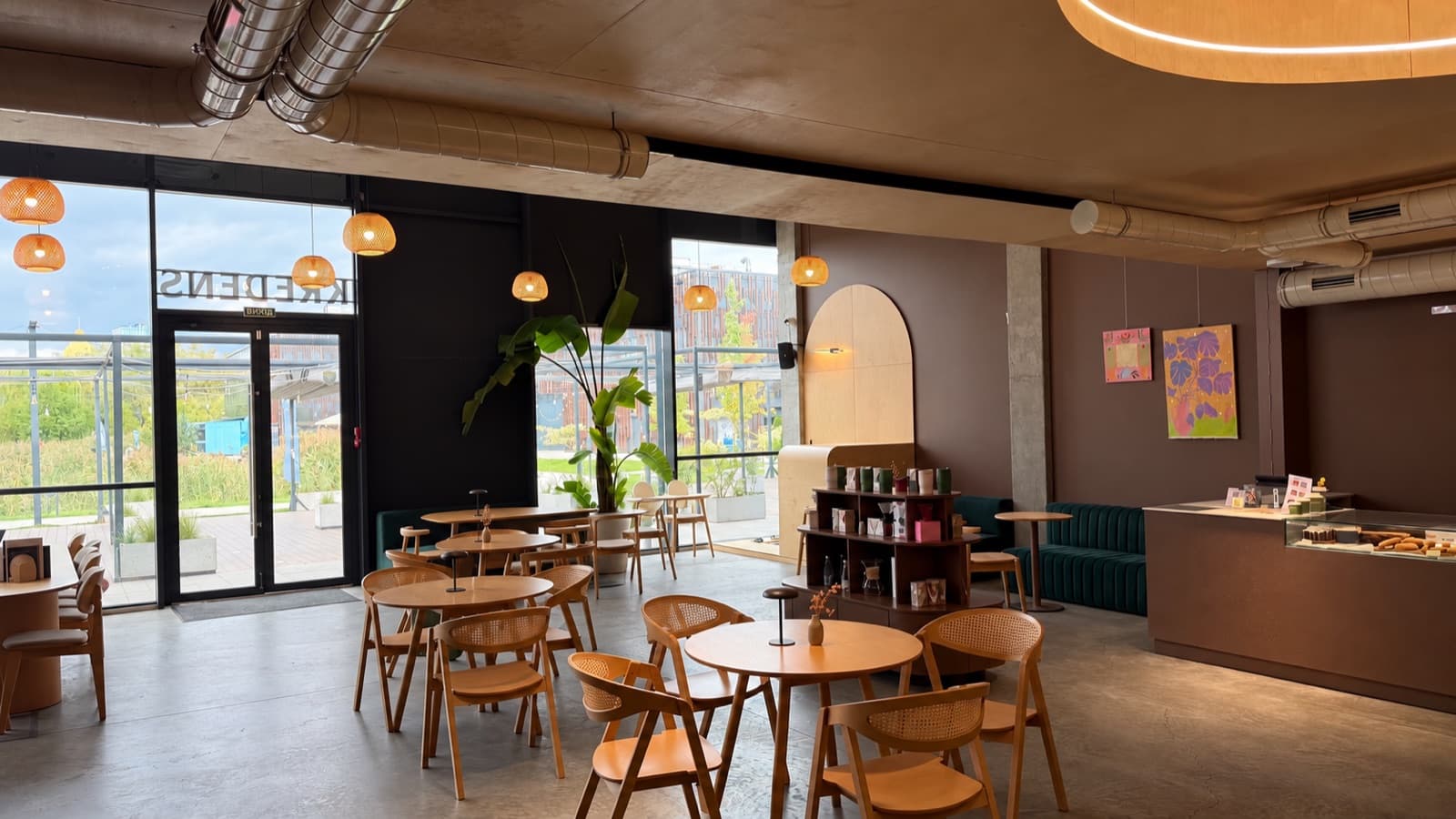 Перший поверх — To go zone, Signature brew bar та маркет